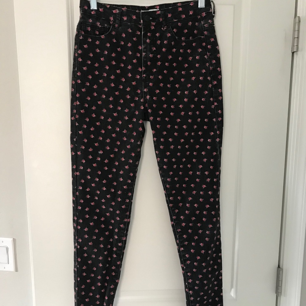 Cute High Waisted Mom jeans!